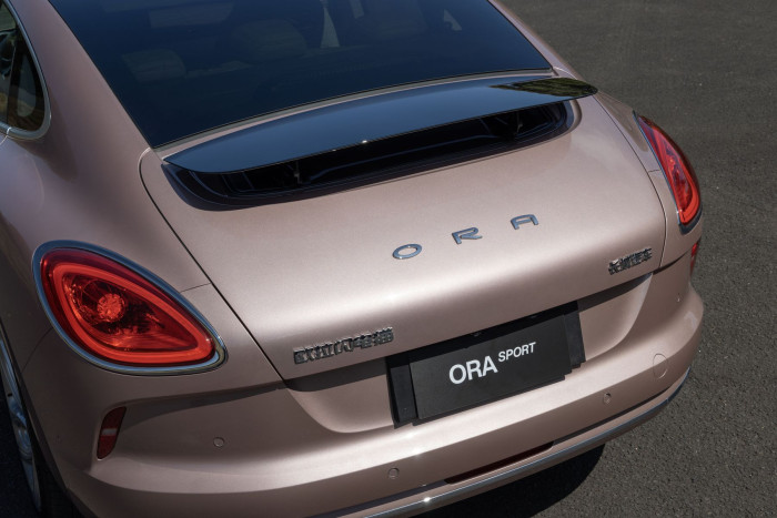 Von hinten besehen erinnert das Auto an die erste Panamera-Generation. In anderen Automärkten als dem europäischen heißt das Auto Ora Sport. (Bild: Great Wall Motor / press-inform)